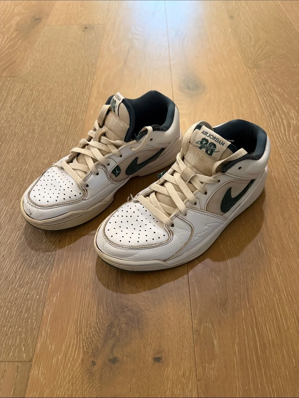 Nike Air Jordan Stadium 90 - big kid 6.5Y / Women’s 8 white with green
